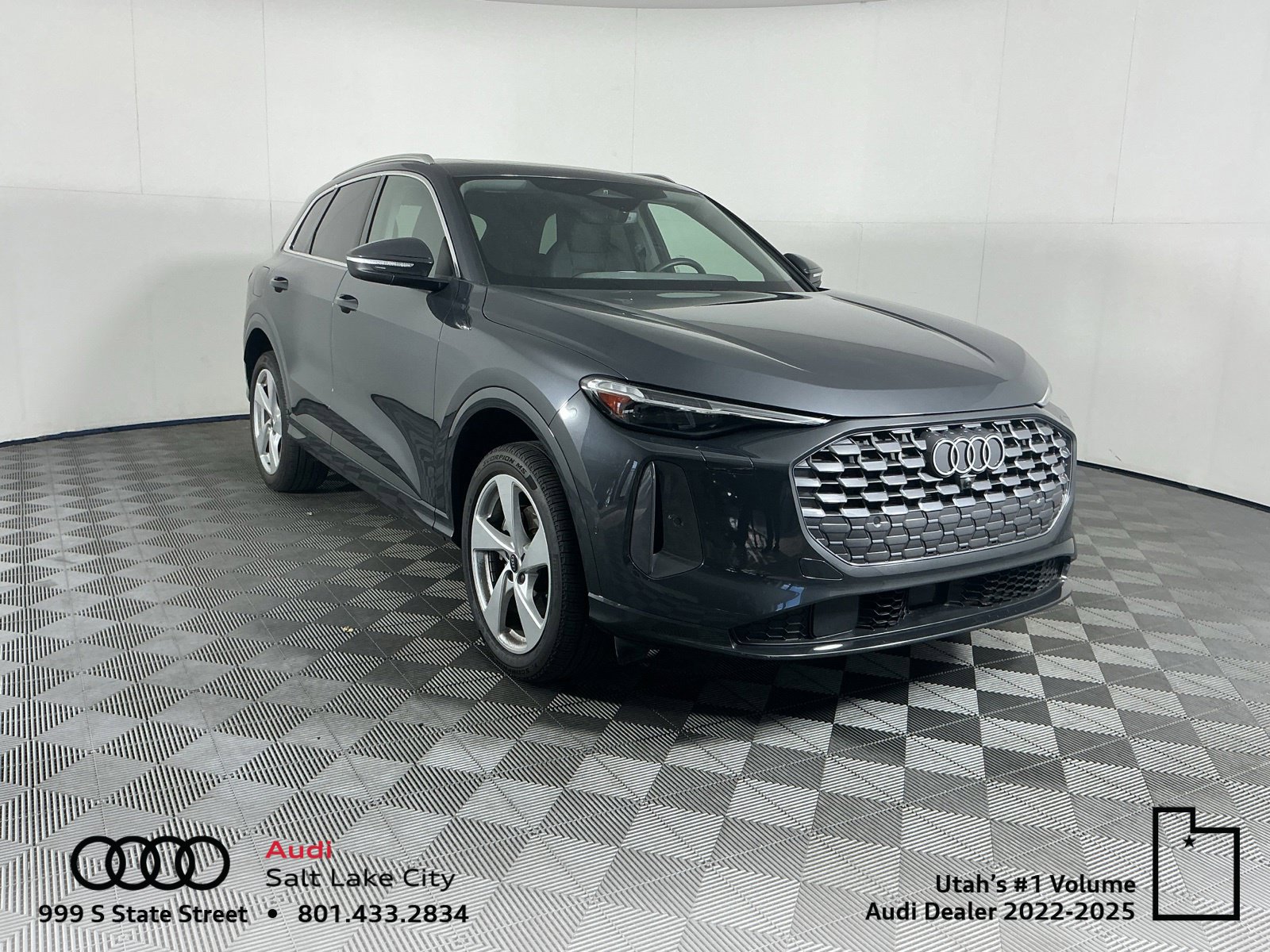 Used 2025 Audi Q5 Premium Plus w/ Premium Plus AWD/4WD image 1