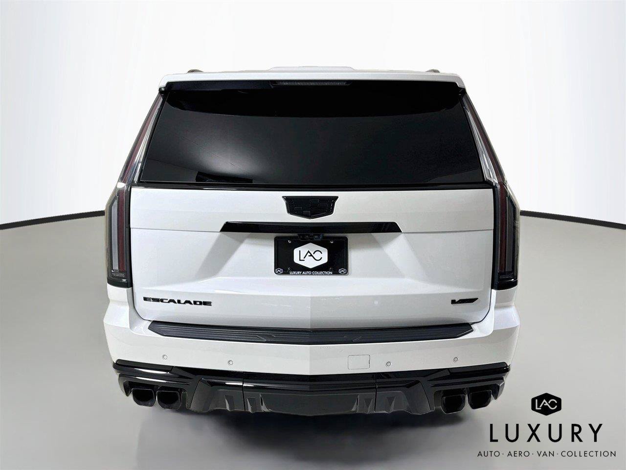 Used 2025 Cadillac Escalade V AWD/4WD image 7