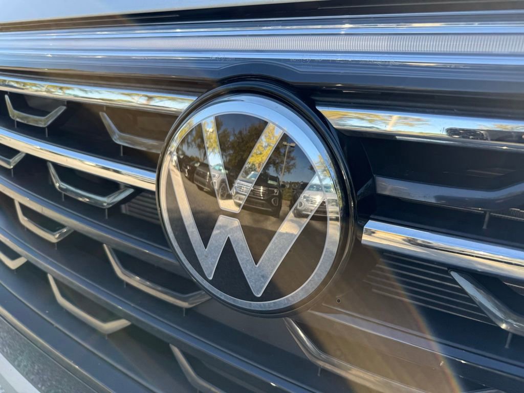 Used 2025 Volkswagen Atlas Peak Edition SE image 6