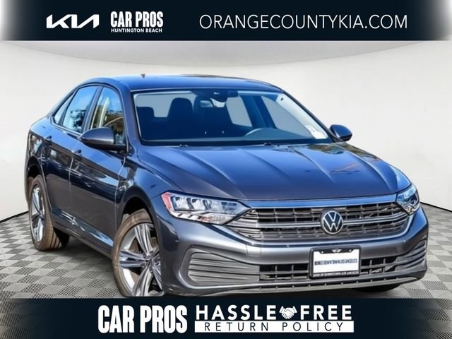 Used 2024 Volkswagen Jetta SE image 1