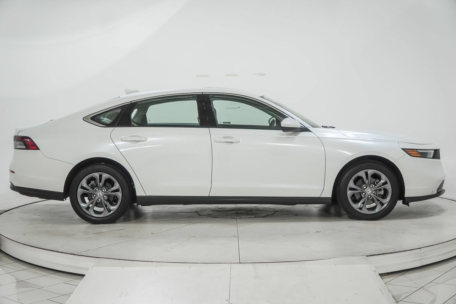Used 2023 Honda Accord EX image 13