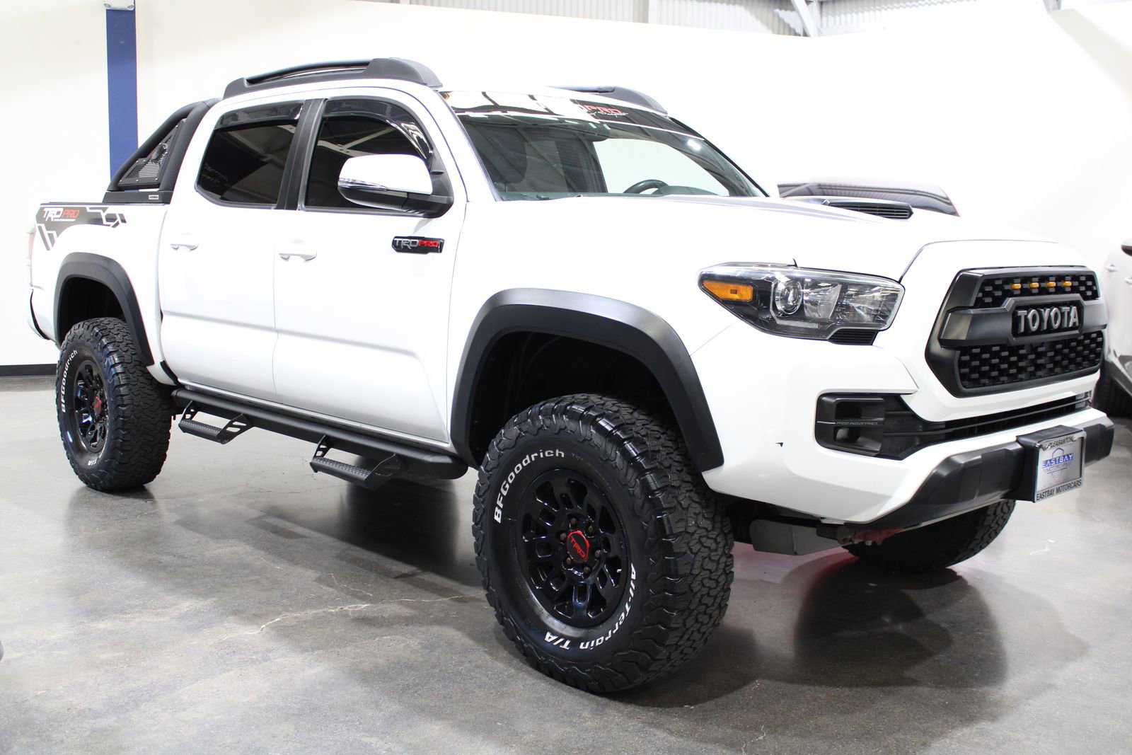 Used 2017 Toyota Tacoma TRD Pro image 2