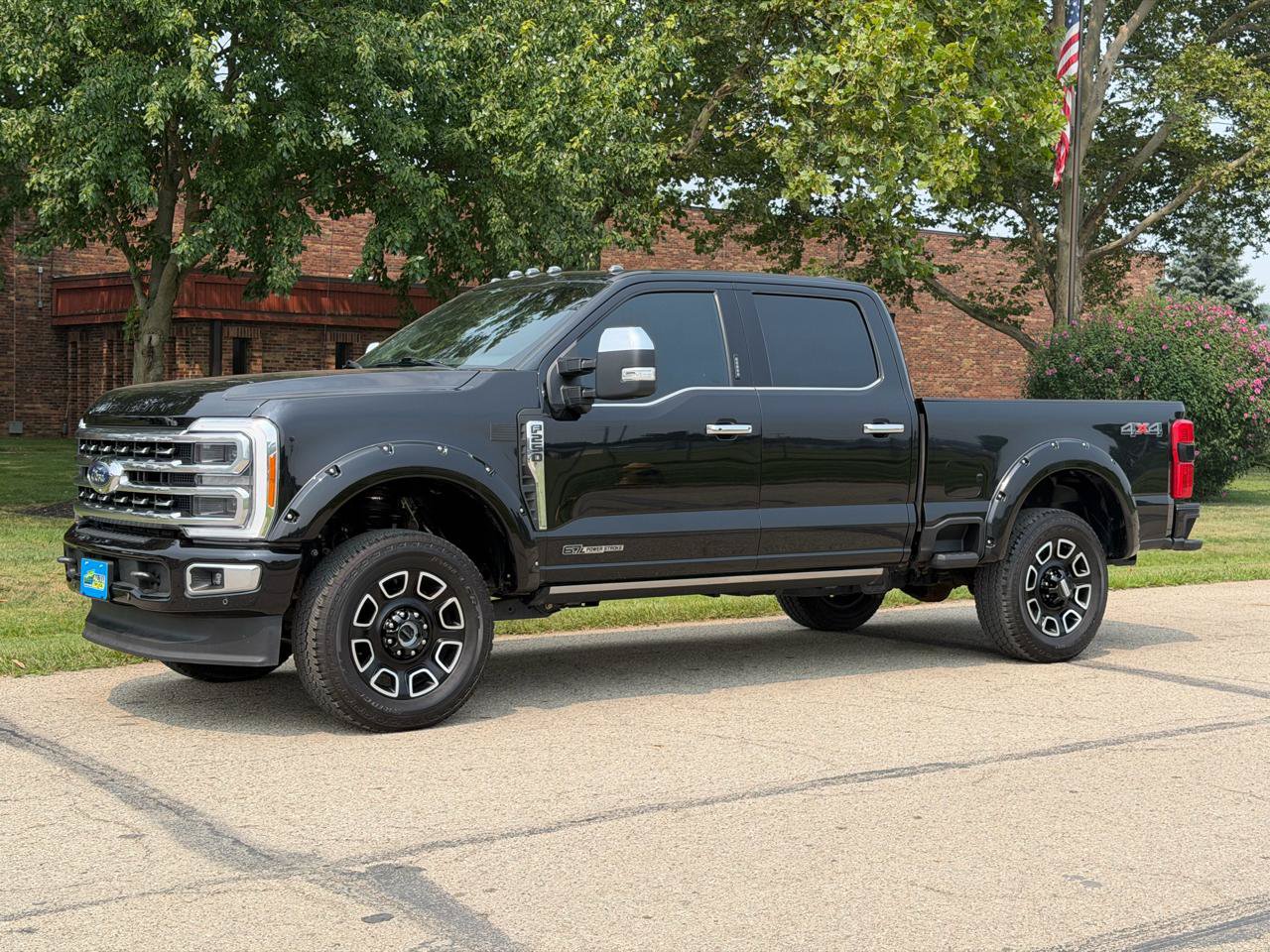 Used 2023 Ford F250 Platinum AWD/4WD image 2