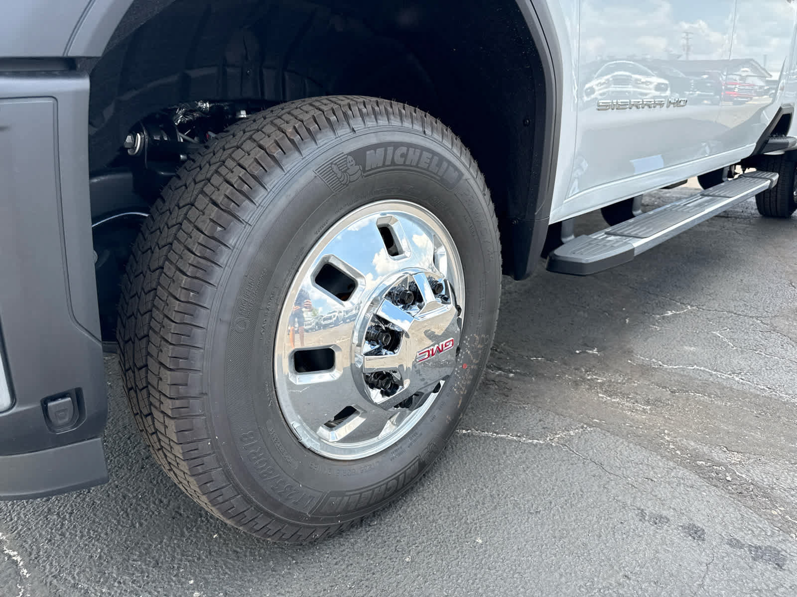 New 2026 GMC Sierra 3500 SLT w/ SLT Convenience Package AWD/4WD image 9