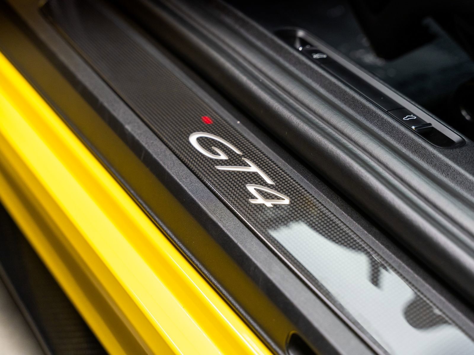 Used 2016 Porsche Cayman GT4 w/ Sport Chrono Package RWD image 61