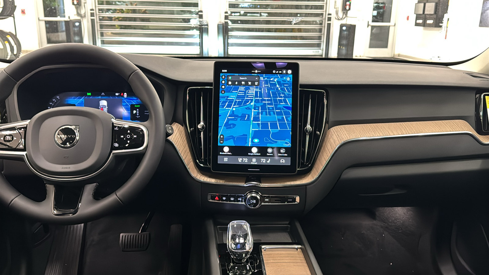 New 2027 Volvo XC60 T8 Plus AWD/4WD image 11