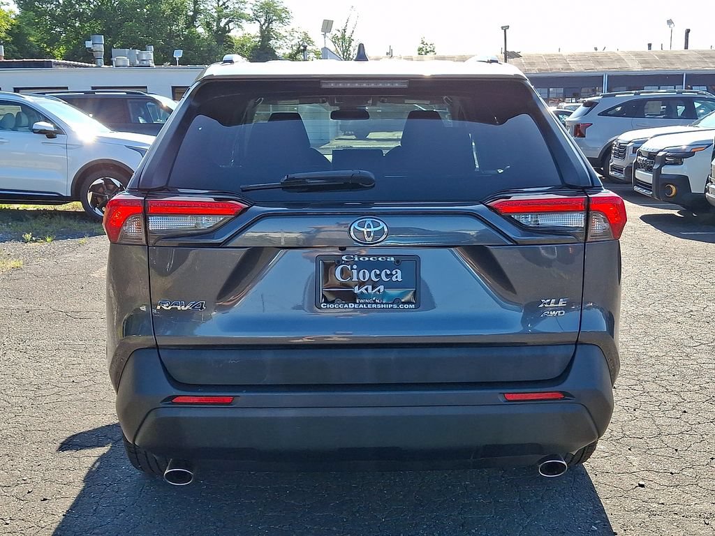 Used 2020 Toyota RAV4 XLE AWD/4WD image 9