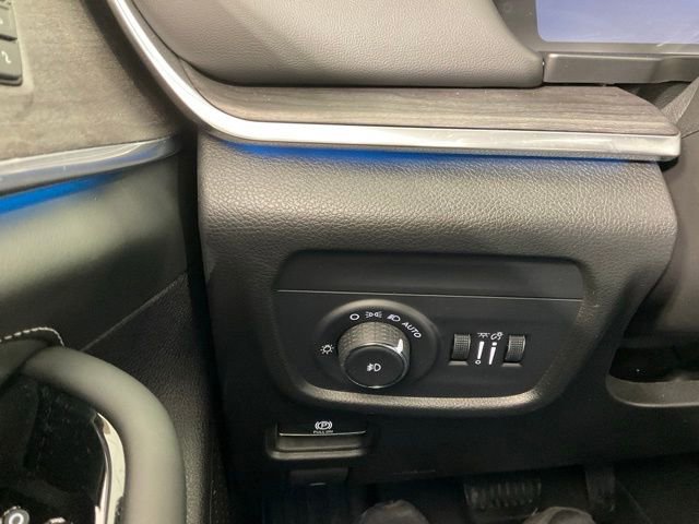 Used 2025 Jeep Grand Cherokee Overland w/ Adv Protech Group III image 20