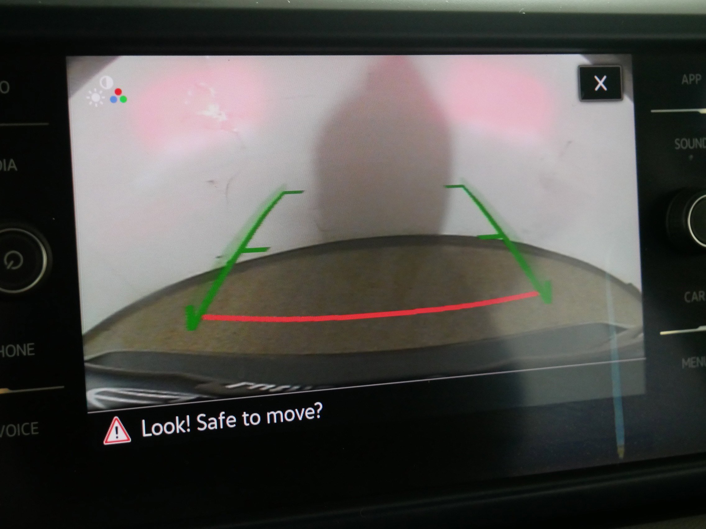 Certified 2022 Volkswagen Taos SE w/ Panoramic Sunroof Package image 33