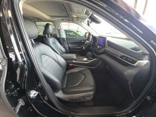 Used 2023 Toyota Highlander XLE FWD image 11