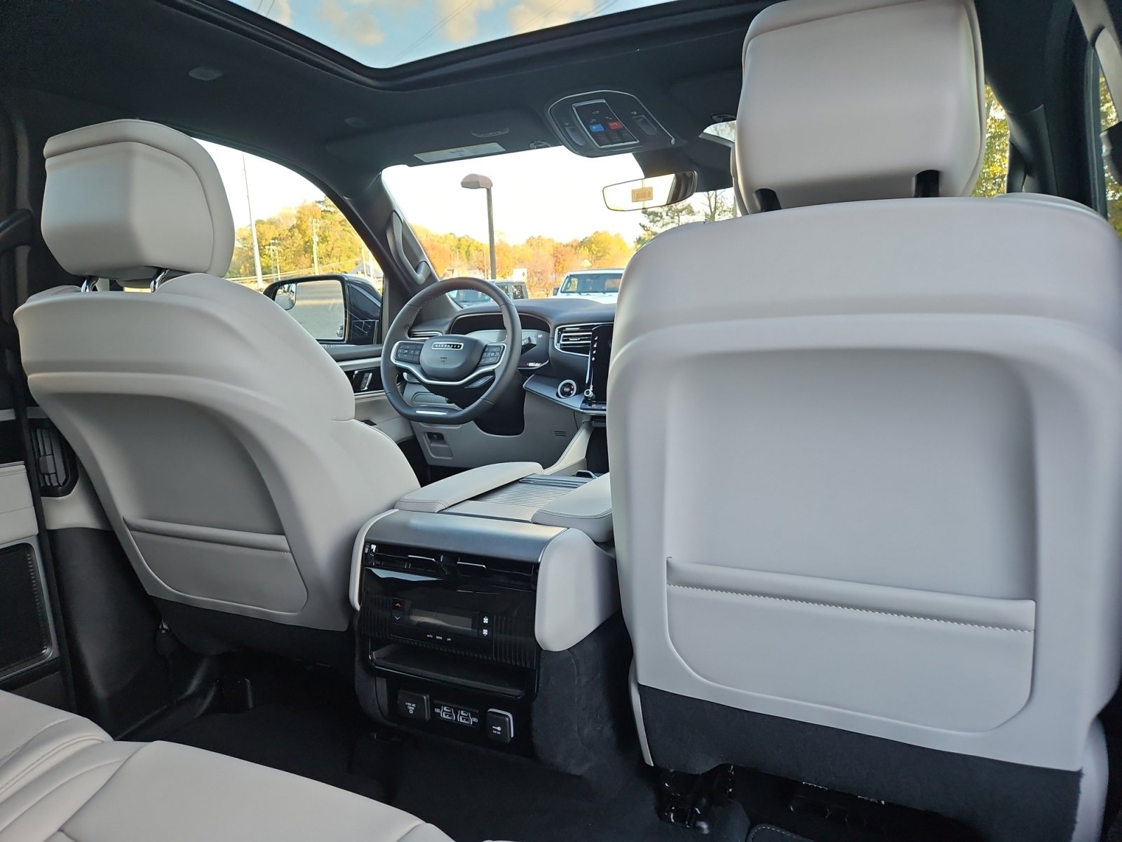 New 2025 Jeep Wagoneer 4WD image 18