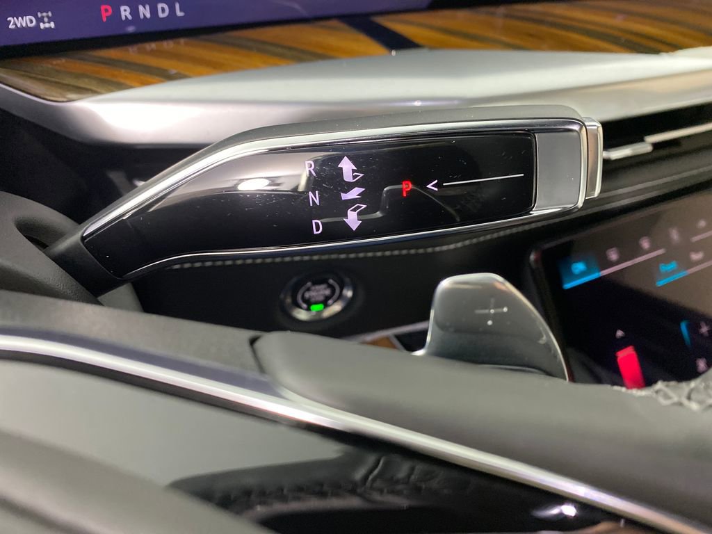 Used 2025 Cadillac Escalade ESV Sport Platinum w/ LPO, ONYX Package image 17