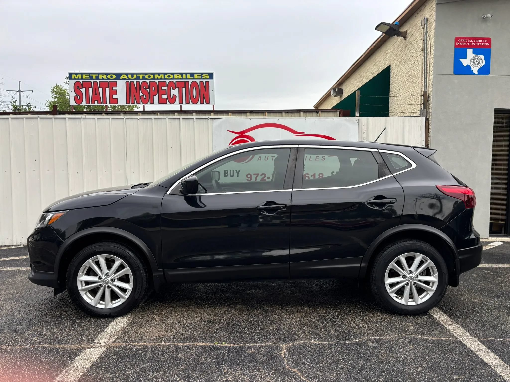 Used 2017 Nissan Rogue Sport S w/ S Appearance Package FWD image 2