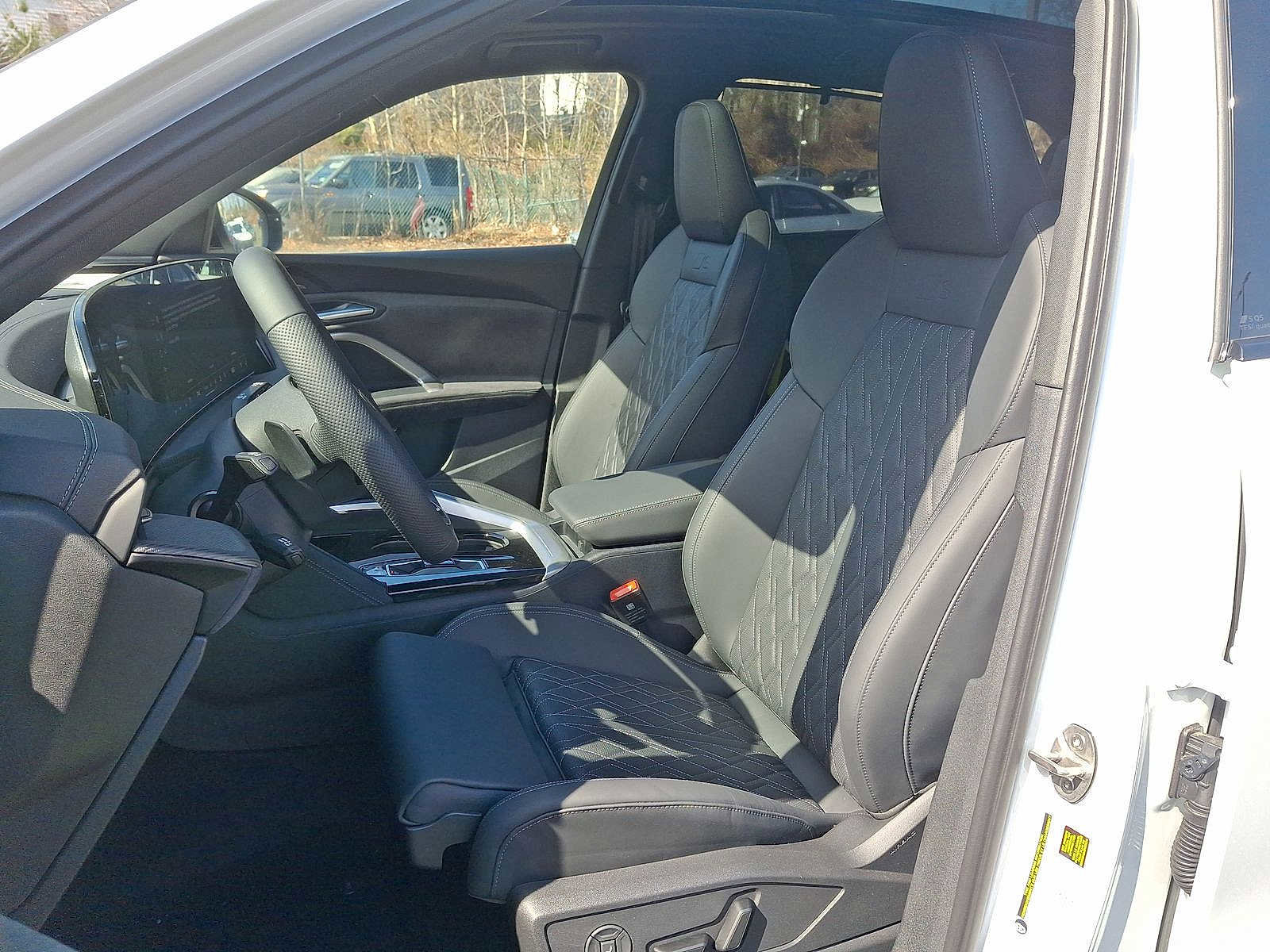 New 2025 Audi SQ5 Prestige image 13