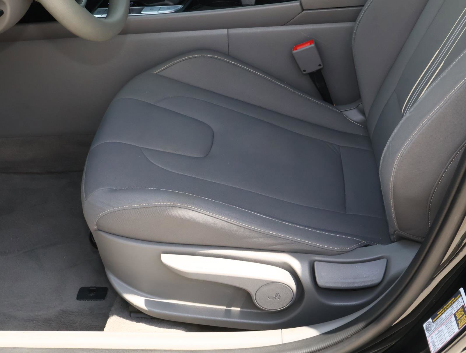 Used 2023 Hyundai Elantra Blue image 13