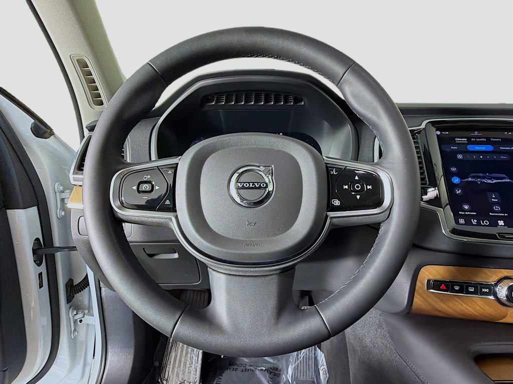 Certified 2023 Volvo XC90 T8 Plus AWD/4WD image 11