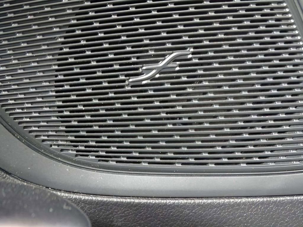 Used 2025 Mercedes-Benz C 300 4MATIC Sedan image 34