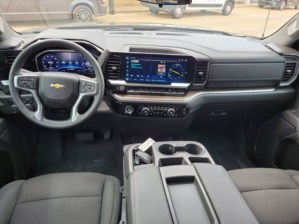 Used 2024 Chevrolet Silverado 1500 LT RWD image 8