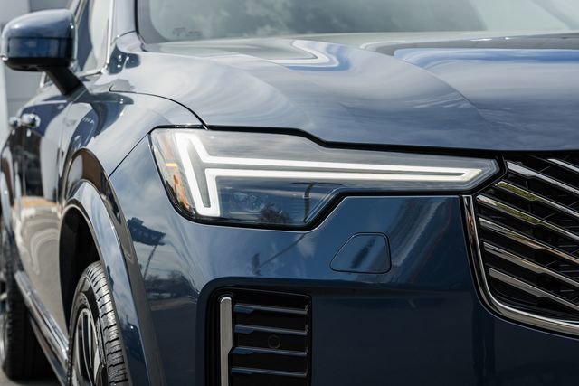 New 2026 Volvo XC90 T8 Plus w/ Protection Package Premier AWD/4WD image 13