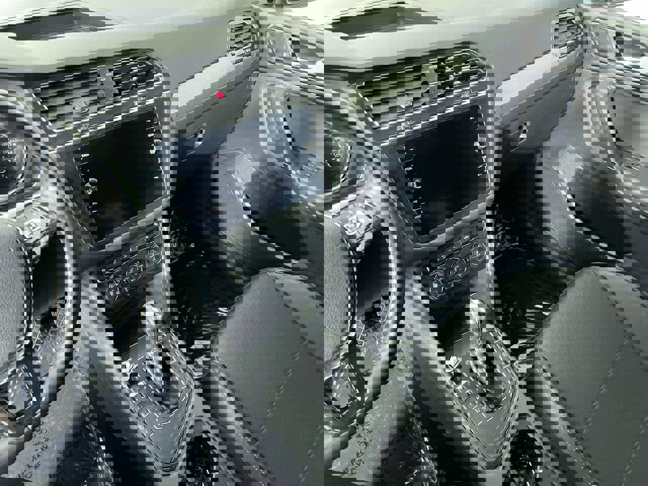 Used 2018 Volkswagen Tiguan SE image 25