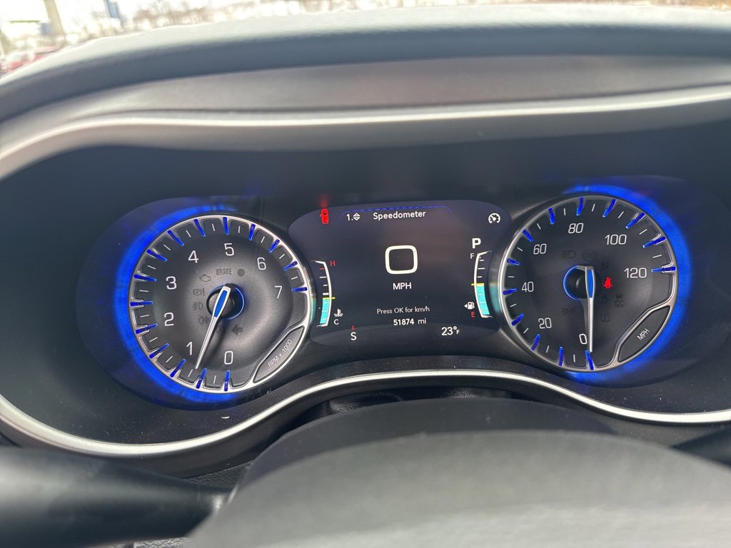 Used 2024 Chrysler Pacifica Touring-L image 42