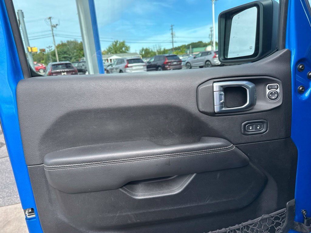 Used 2023 Jeep Wrangler Unlimited Sahara AWD/4WD image 10