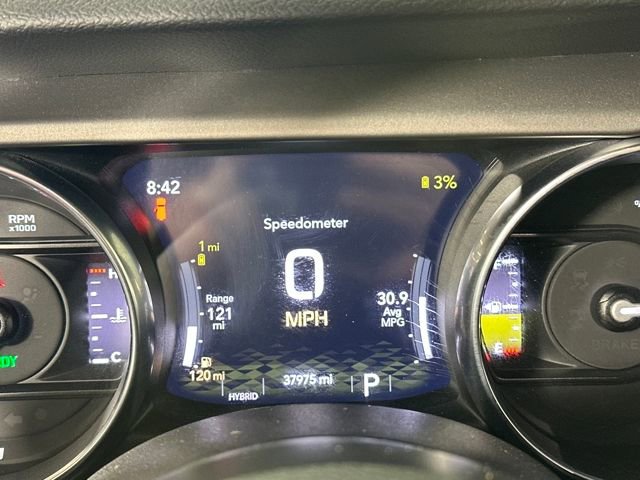 Used 2023 Jeep Wrangler Unlimited w/ Sun & Screen Package image 18