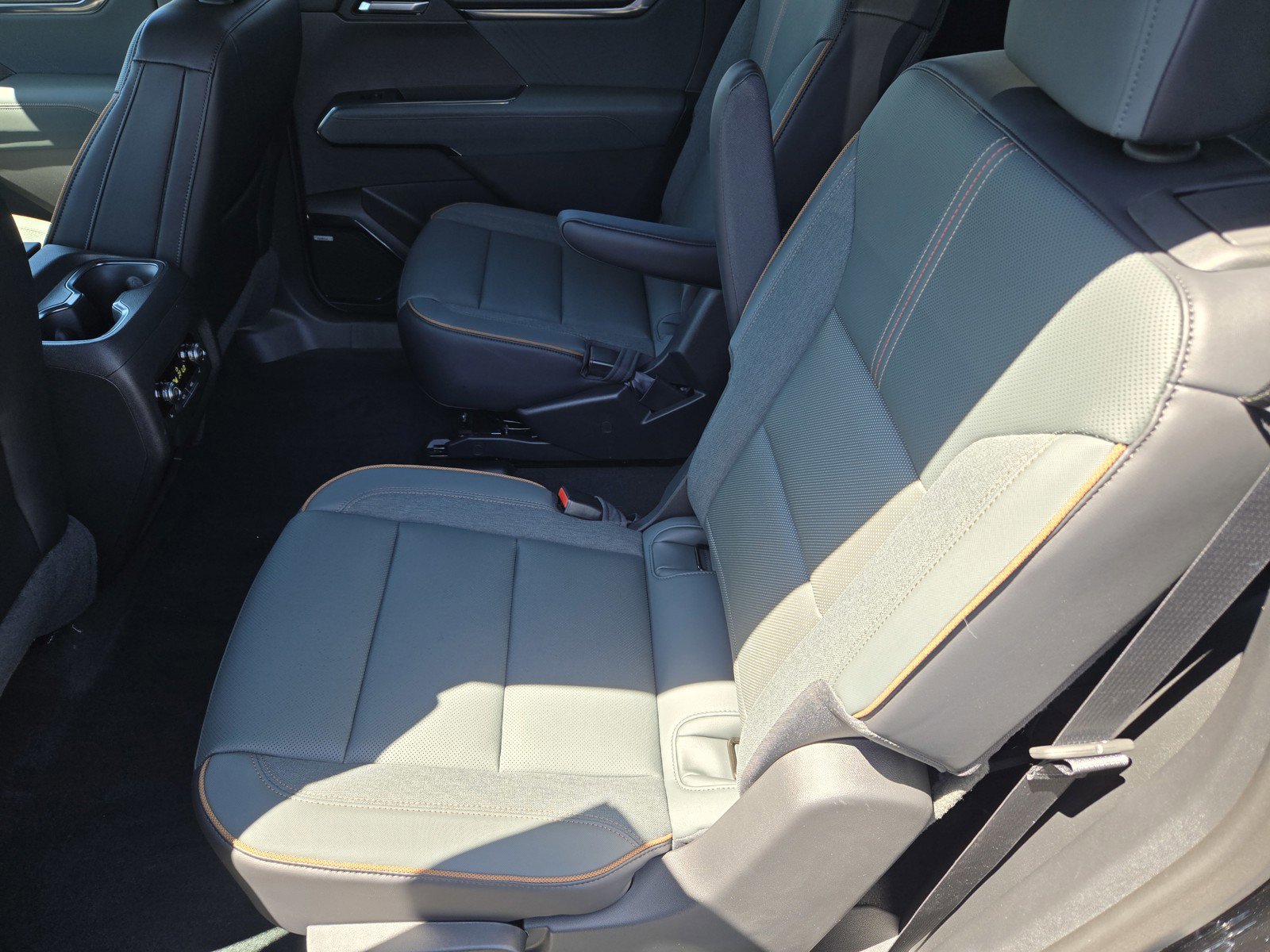New 2026 GMC Acadia AT4 AWD/4WD image 6