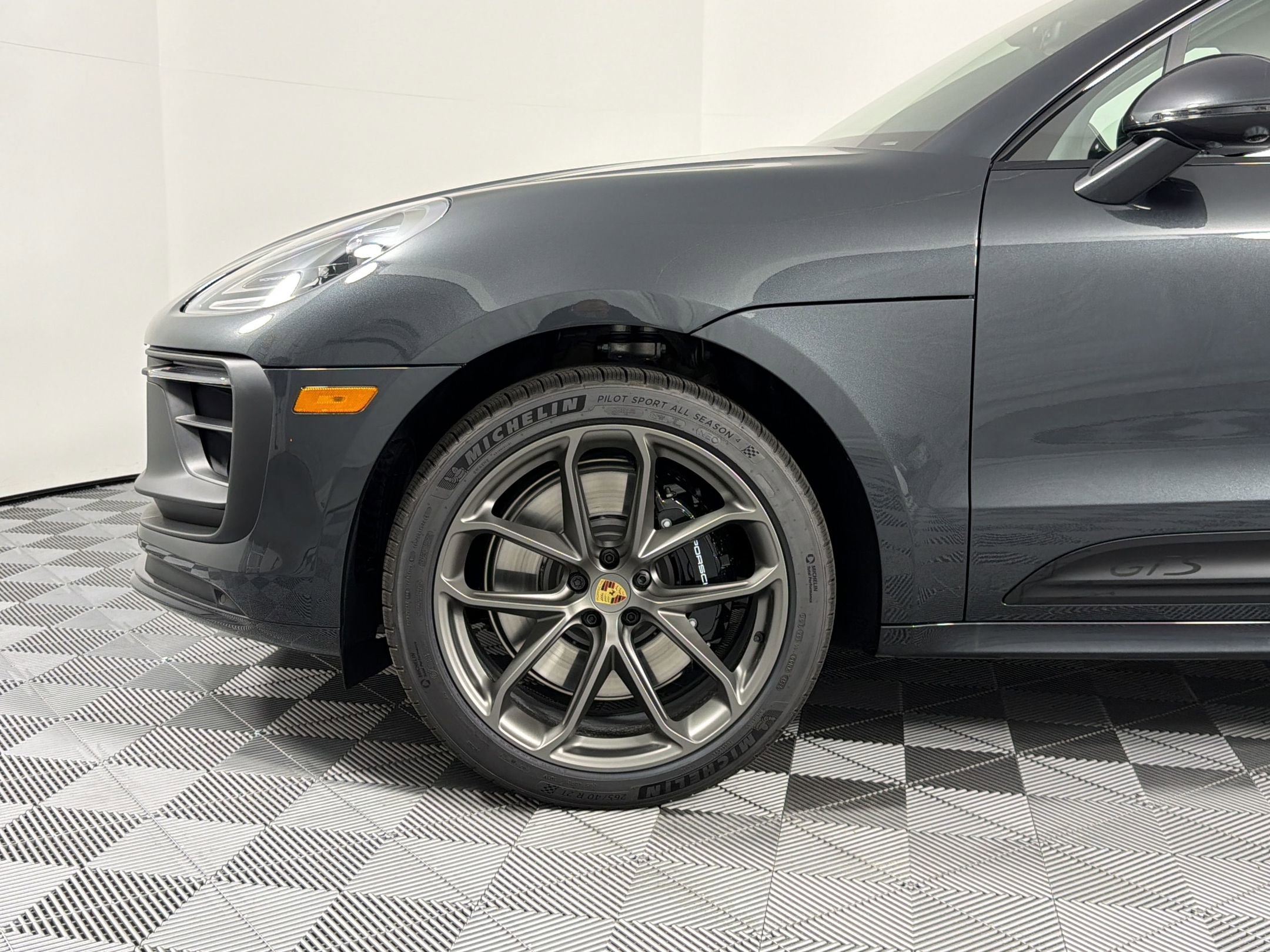 New 2026 Porsche Macan GTS AWD/4WD image 7