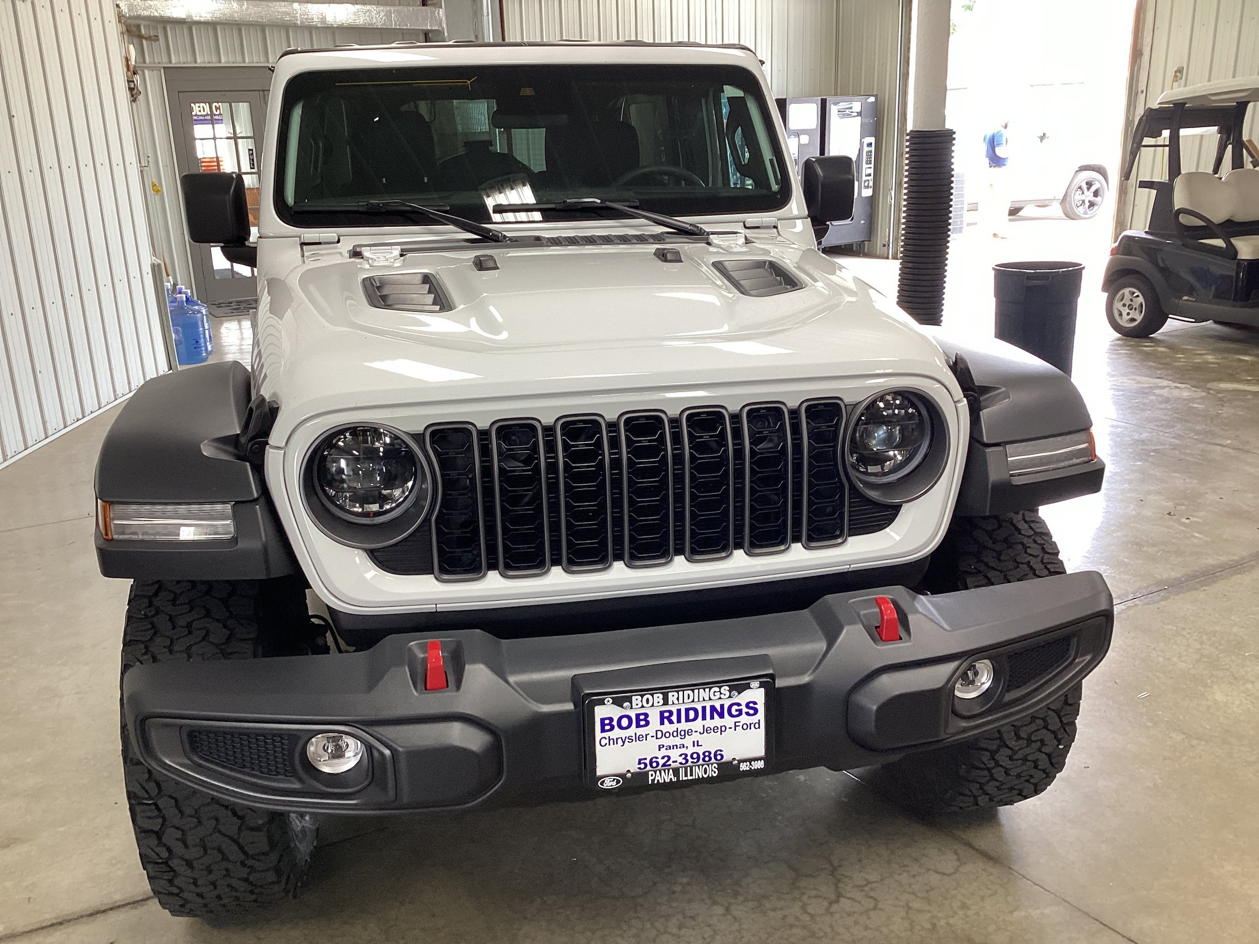 Used 2025 Jeep Wrangler Unlimited Rubicon w/ Convenience Group AWD/4WD image 8