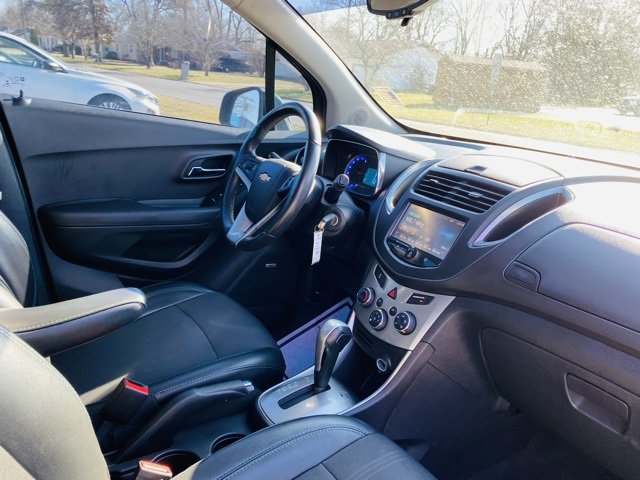 Used 2016 Chevrolet Trax LT w/ LT Sun and Sound Package image 15