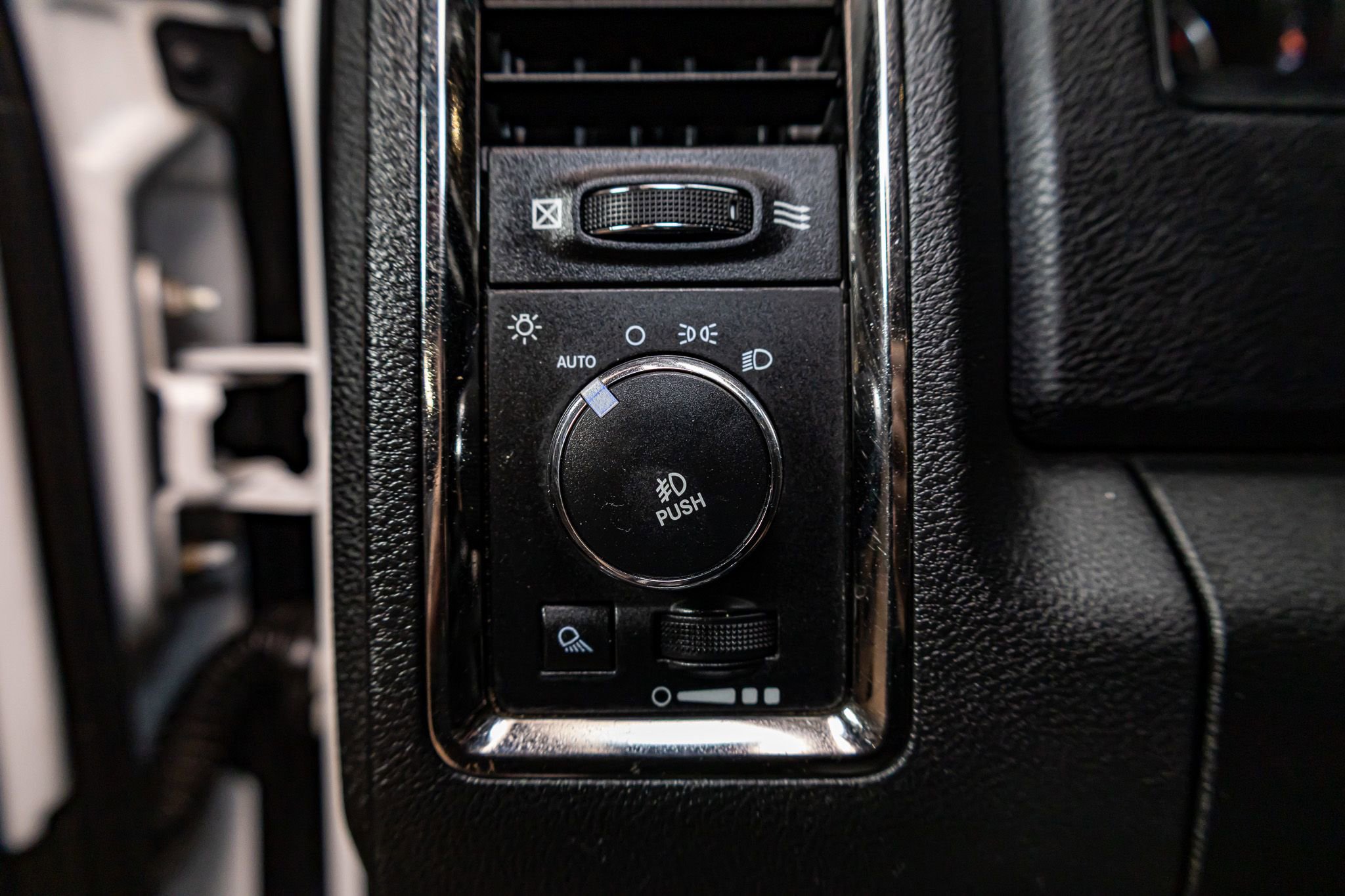 Used 2014 RAM 1500 Sport w/ Sport Premium Group image 16