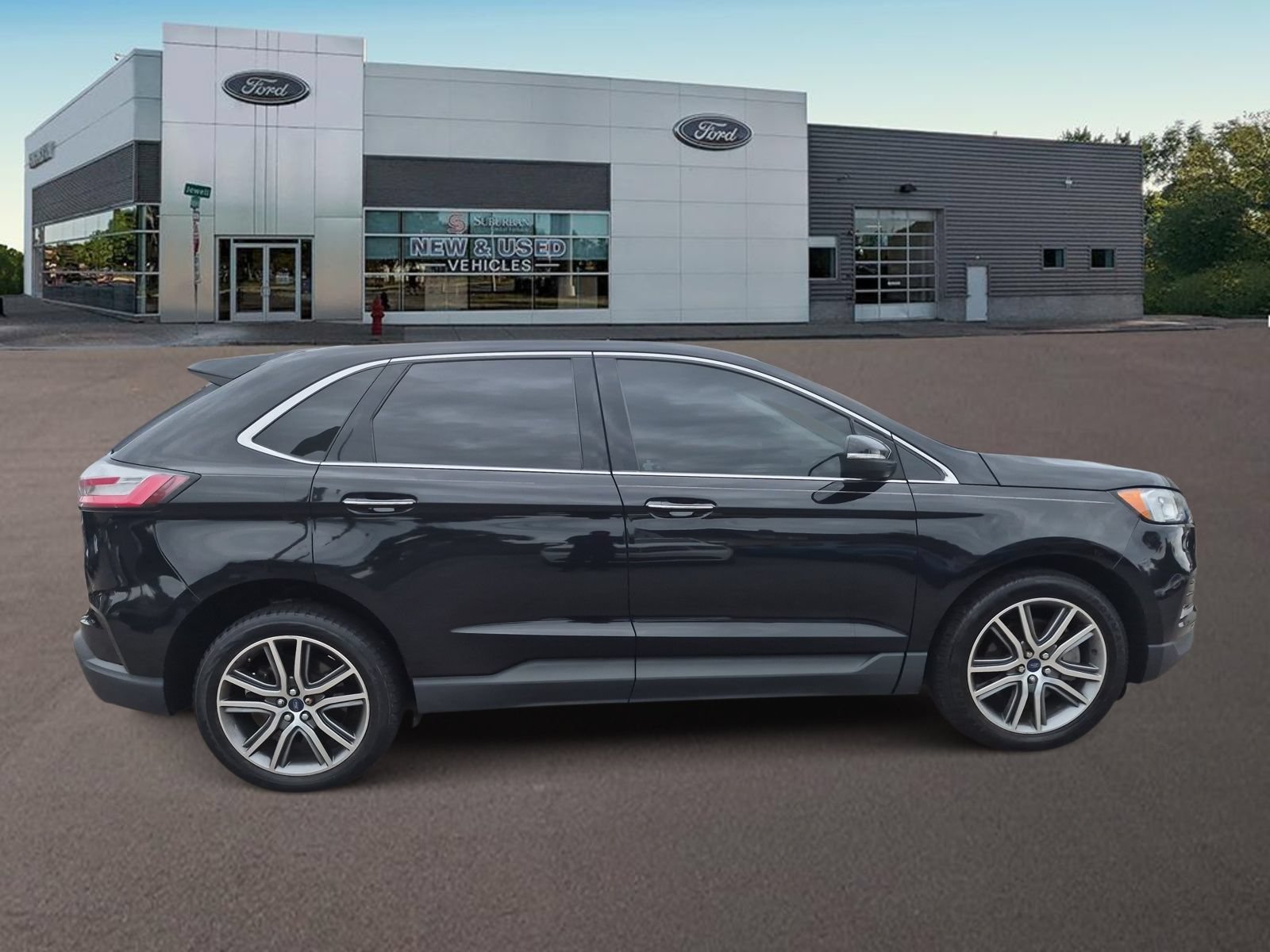 Used 2021 Ford Edge Titanium w/ Class II Trailer Tow Package AWD/4WD image 10