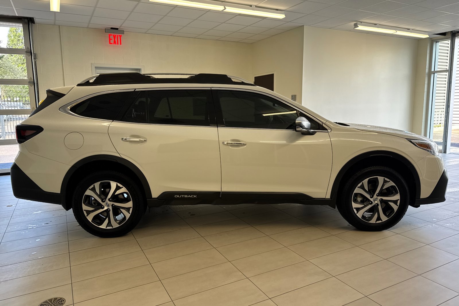 Used 2020 Subaru Outback Touring XT image 3