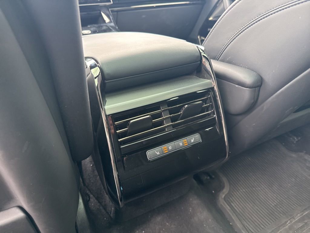 Used 2025 Land Rover Range Rover Sport SE image 7