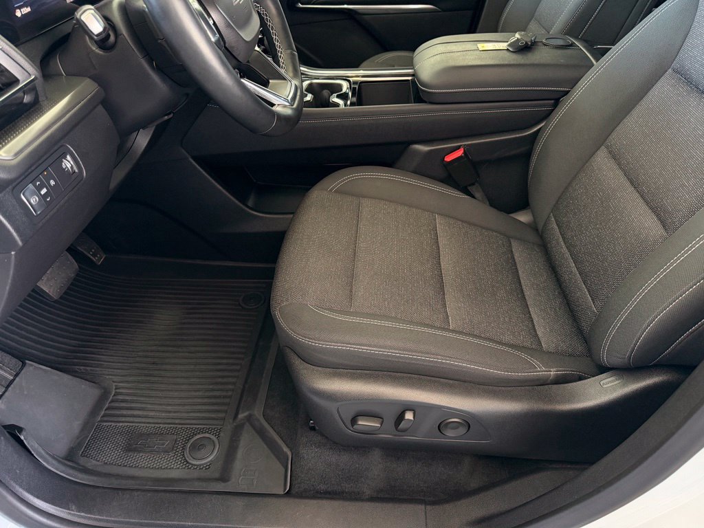 Used 2025 Chevrolet Traverse LT w/ LPO, Floor Liner Package FWD image 15
