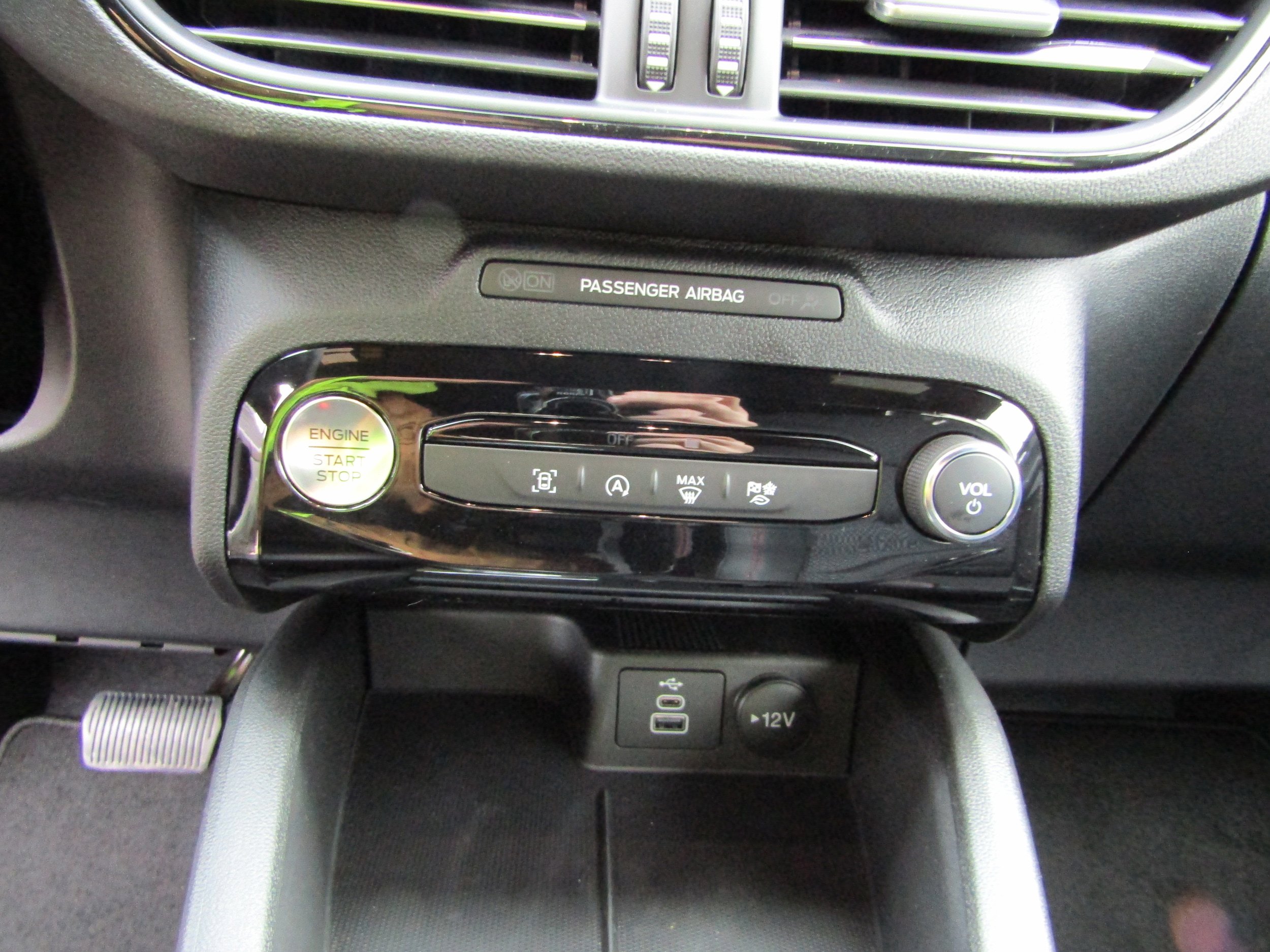 New 2026 Ford Escape ST-Line w/ Tech Pack #1 AWD/4WD image 32
