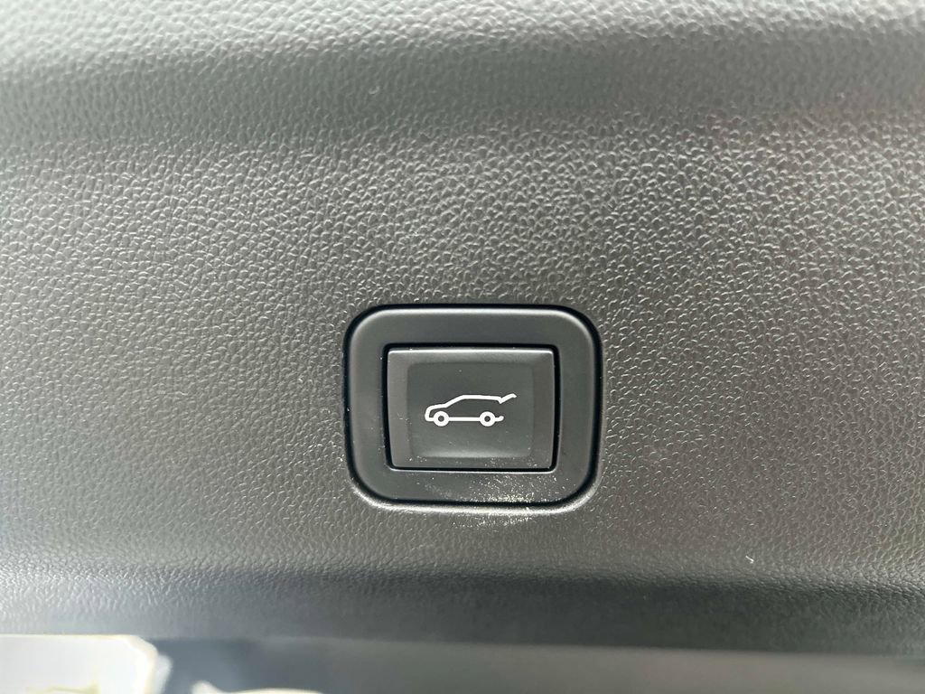 Used 2024 GMC Yukon AT4 w/ Technology Package image 17