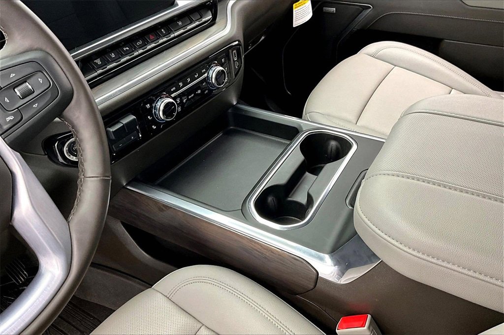 Used 2025 GMC Sierra 3500 SLT w/ SLT Premium Package image 15