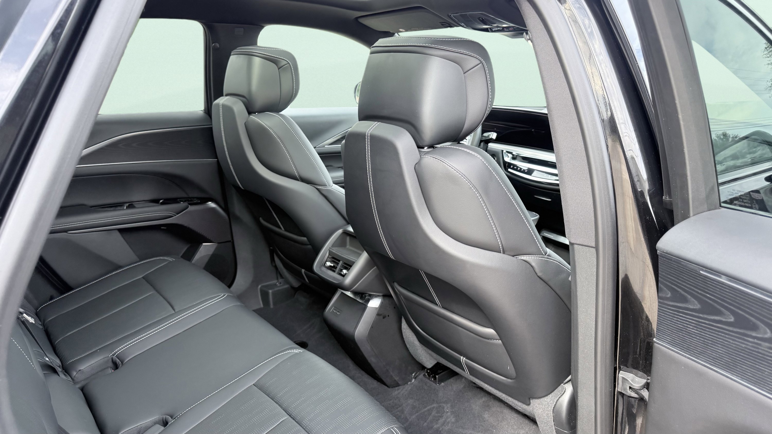 Used 2025 Cadillac Lyriq Luxury AWD/4WD image 39
