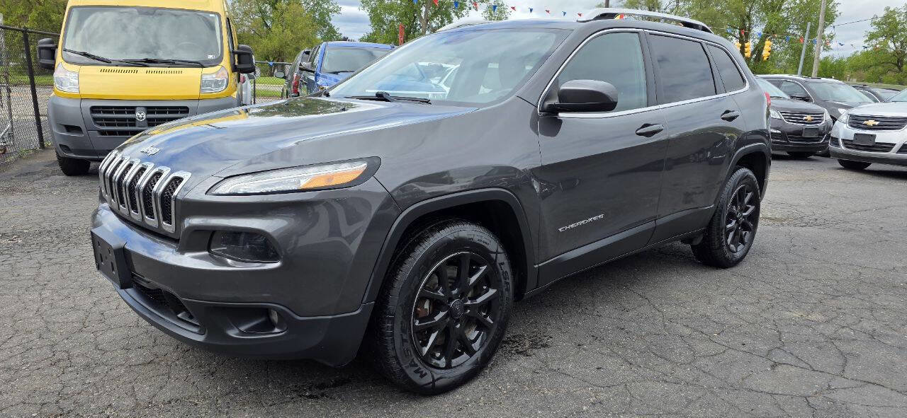 Used 2018 Jeep Cherokee Latitude Plus w/ Cold Weather Group image 1