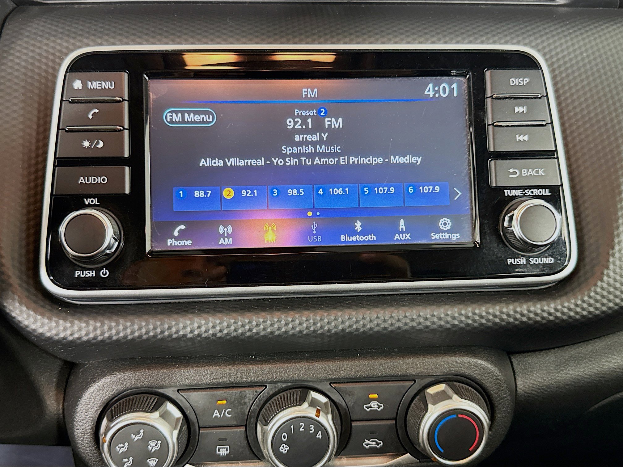 Used 2022 Nissan Kicks S image 17