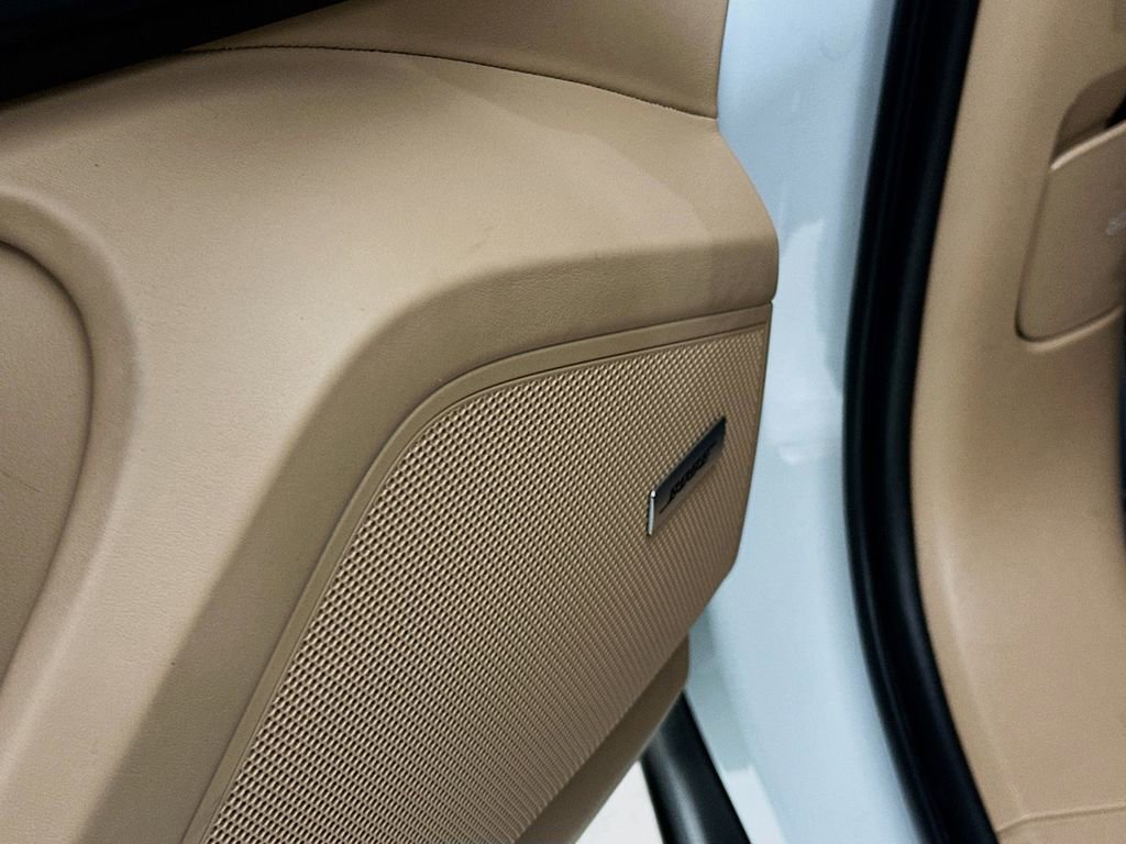 Certified 2022 Porsche Cayenne Platinum Edition image 21