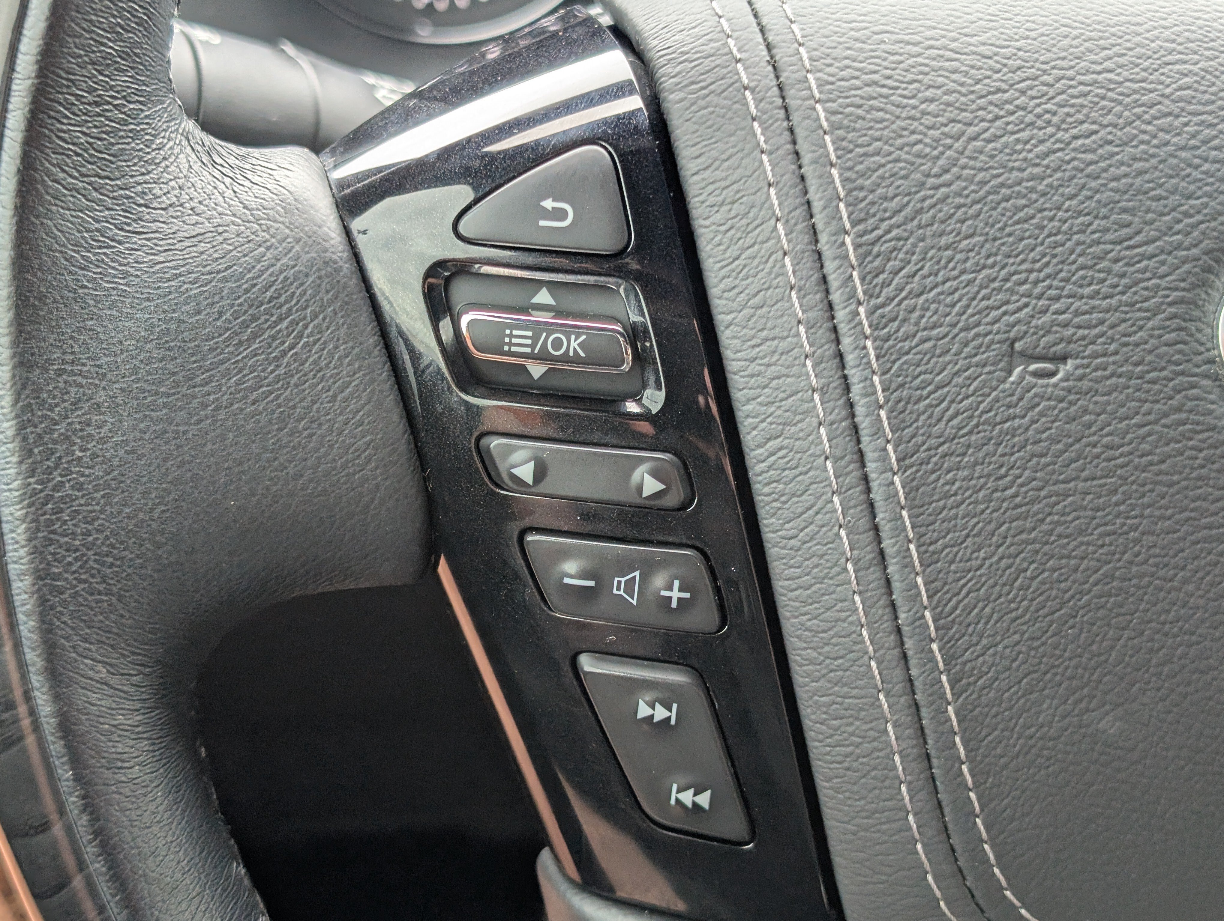 Used 2024 INFINITI QX80 Sensory AWD/4WD image 25