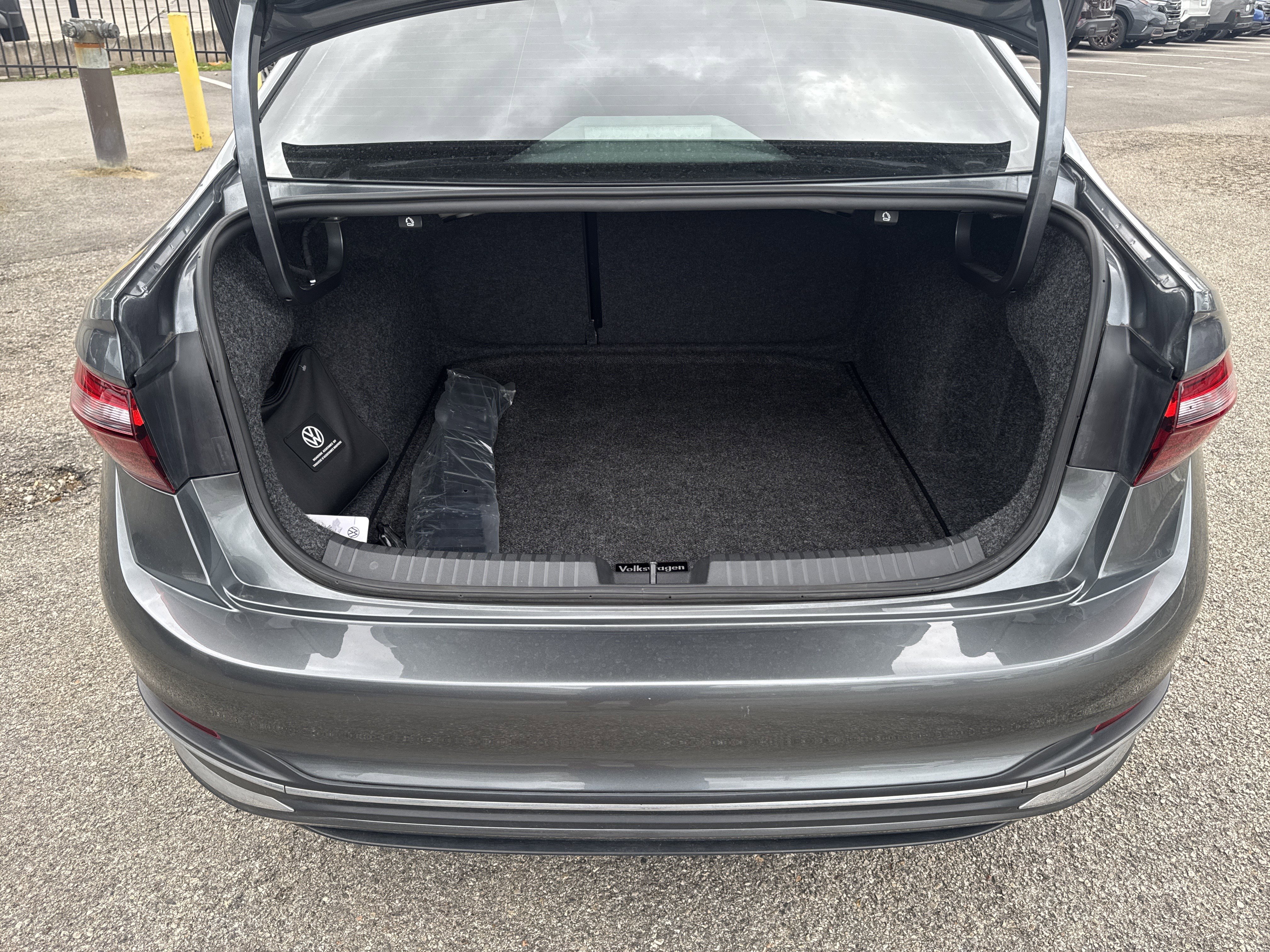 Used 2023 Volkswagen Jetta SEL image 29