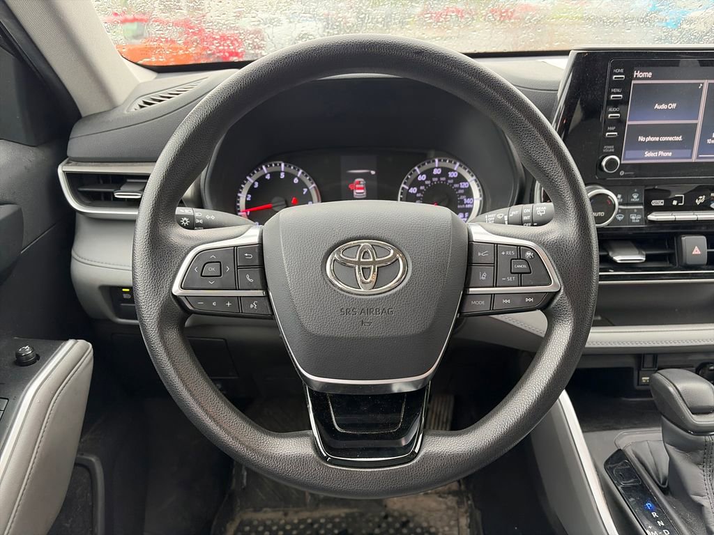 Used 2020 Toyota Highlander L FWD image 12