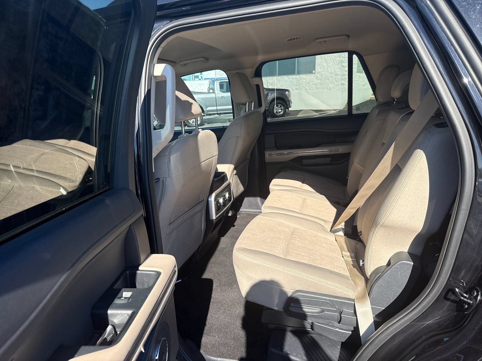 Used 2024 Ford Expedition XLT AWD/4WD image 14