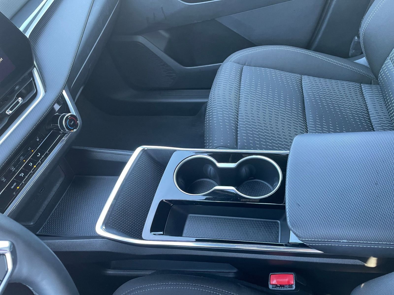 Used 2025 Chevrolet Equinox LT image 40