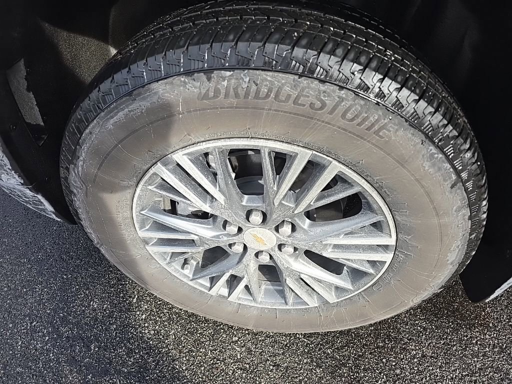 Certified 2025 Chevrolet Traverse LT w/ Driver Confidence Package image 10