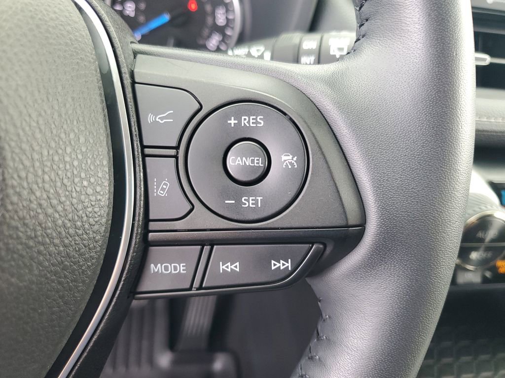 Used 2022 Toyota RAV4 XLE Premium AWD/4WD image 13